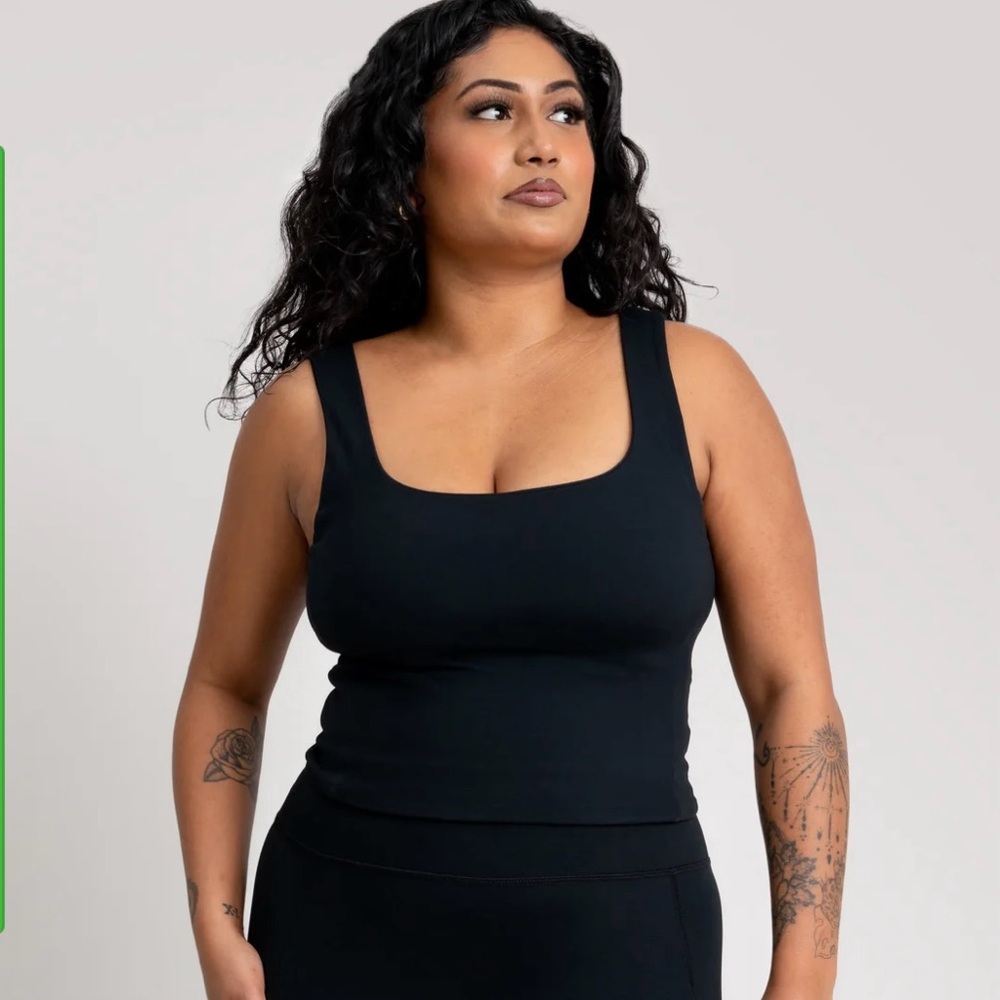 alder apparel adventure tank top with built in shelf bra